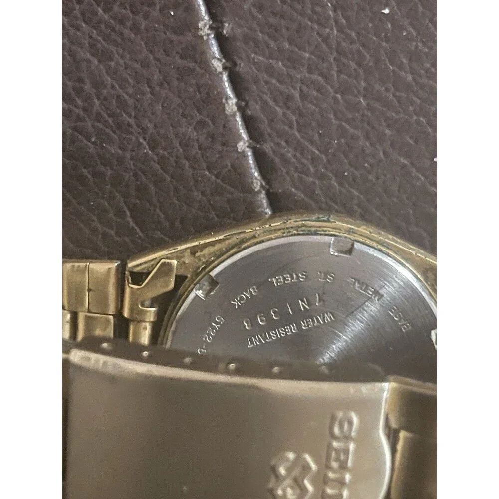 Seiko SQ Quartz 5Y22-6000 is a classic gold-tone men's dress watch 1990’s